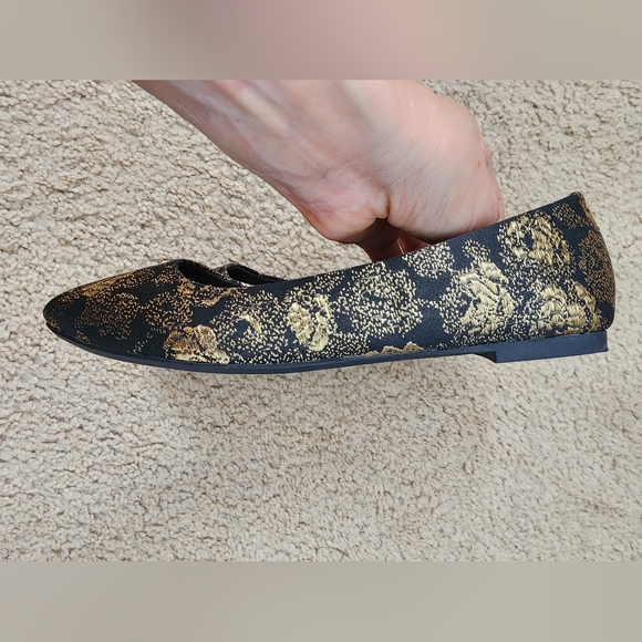 Like New Christian Siriano by Payless Black and Gold Flats Size 6 - Picture 3 of 6
